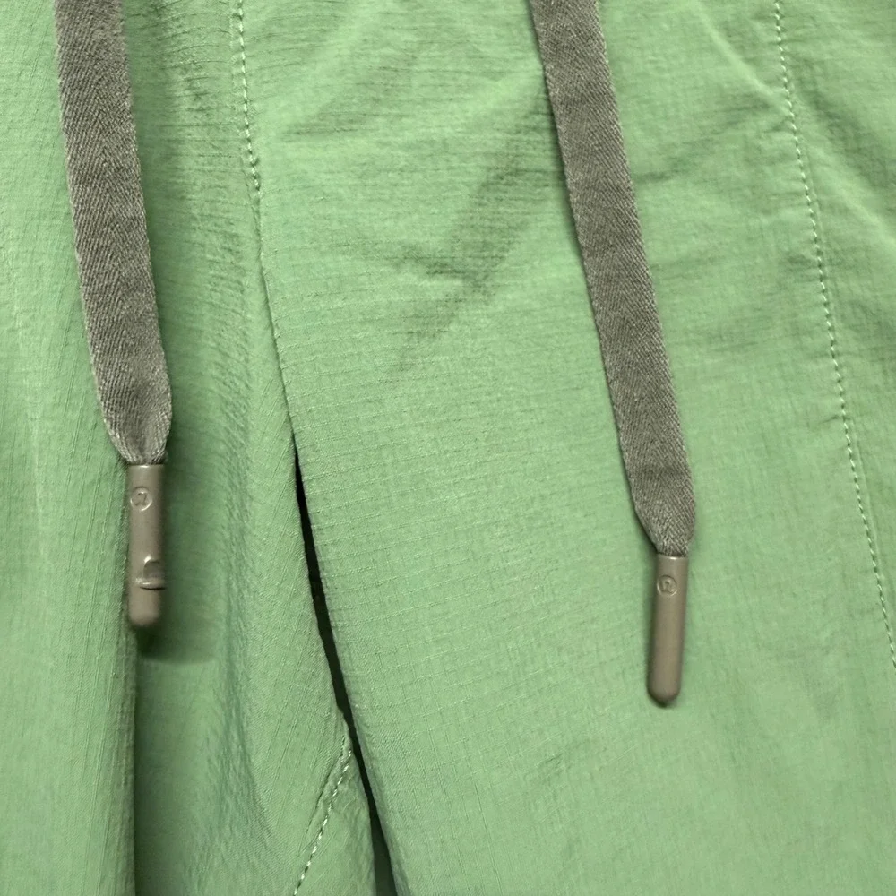 Lululemon Bowline Shorts Mens M Green Athletic Casual Ripstop Drawstring Outdoor
